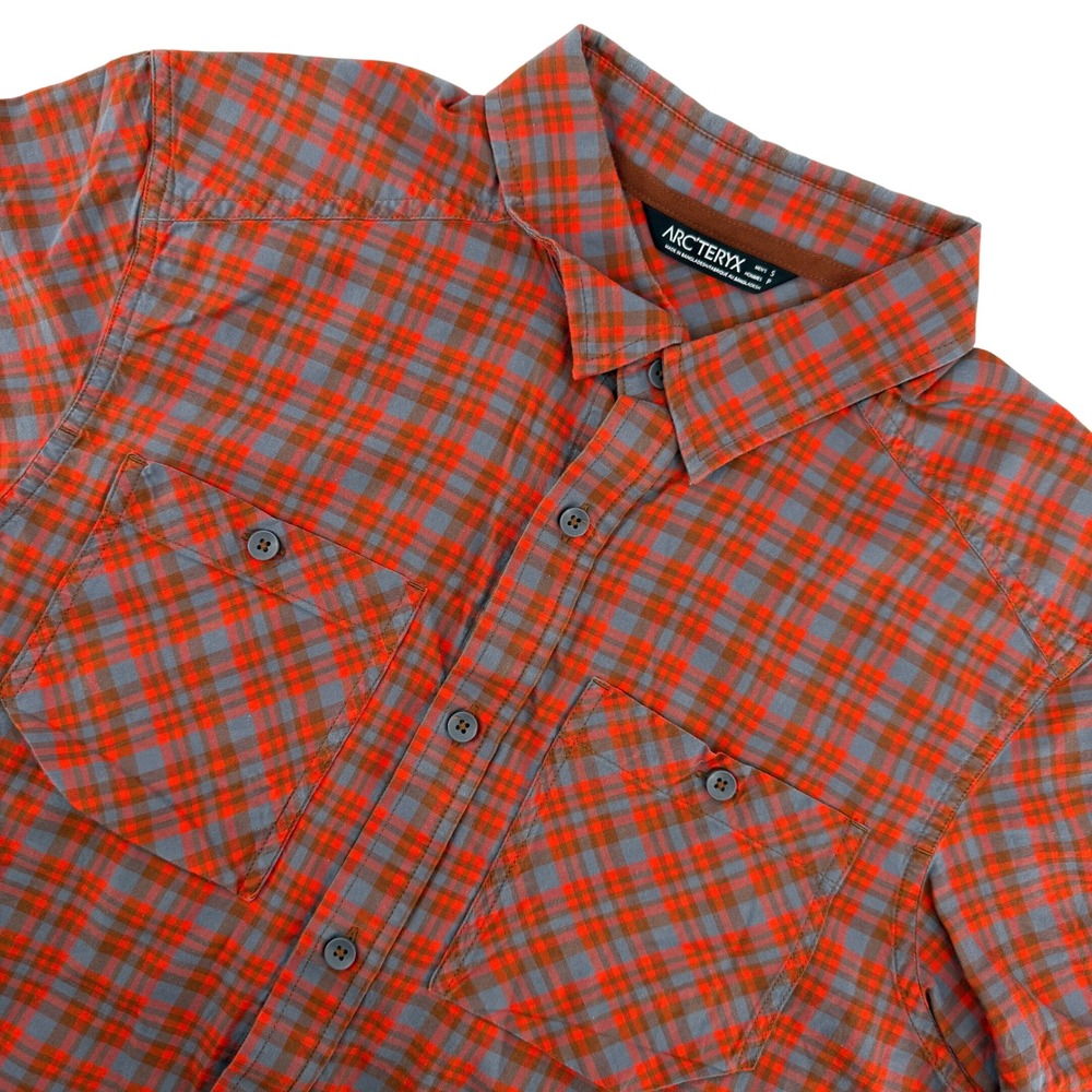 Arc'teryx Men's S Red Gray Plaid Short Sleeve Button Up Shirt Outdoor Hike Climb